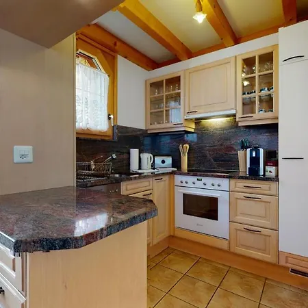 Octogon, 2 Bedrooms, Ideally Located In Apartment *