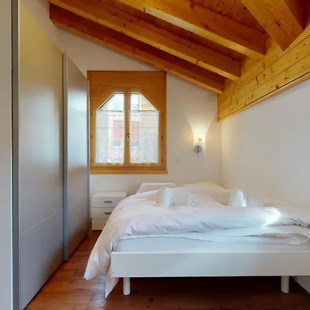 Octogon, 2 Bedrooms, Ideally Located In Lägenhet *